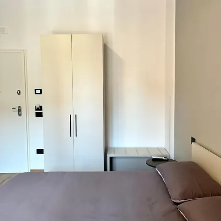 Апартаменты Dimore Urbane - Contemporary Living Салерно